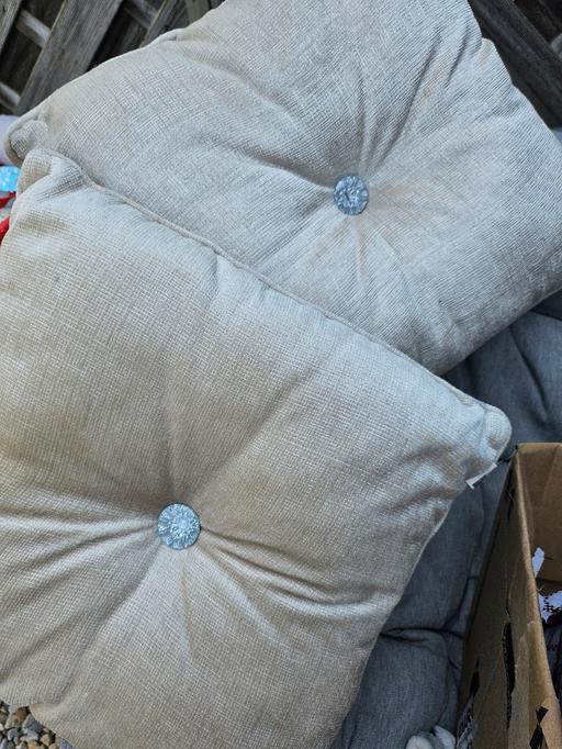 Buy & Sell North Yorkshire Middlesbrough - Photos for 2 cream cushions