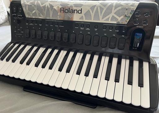 Buy & Sell Brent Kenton - Harrow - Photos for ROLAND FR8-X ACORDION