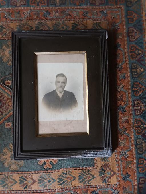 Buy & Sell Lincolnshire East Lindsey - Photos for OLD VICTORIAN FRAME WITH PHOTO