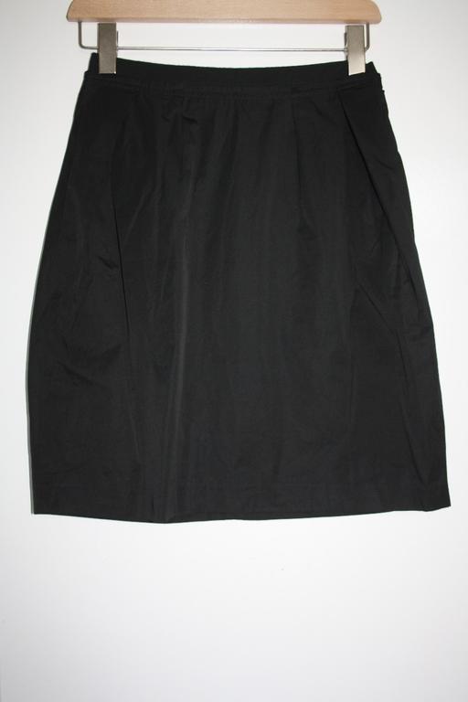 Buy & Sell North West London Chalk Farm - North West London - Photos for Carolina Herrara size 6-8 black skirt