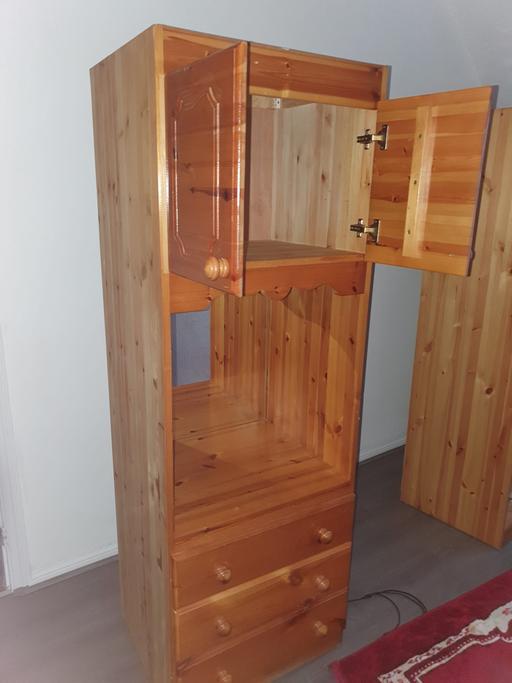 Buy & Sell West Midlands Birmingham - Photos for pine wood wardrobes minit condition