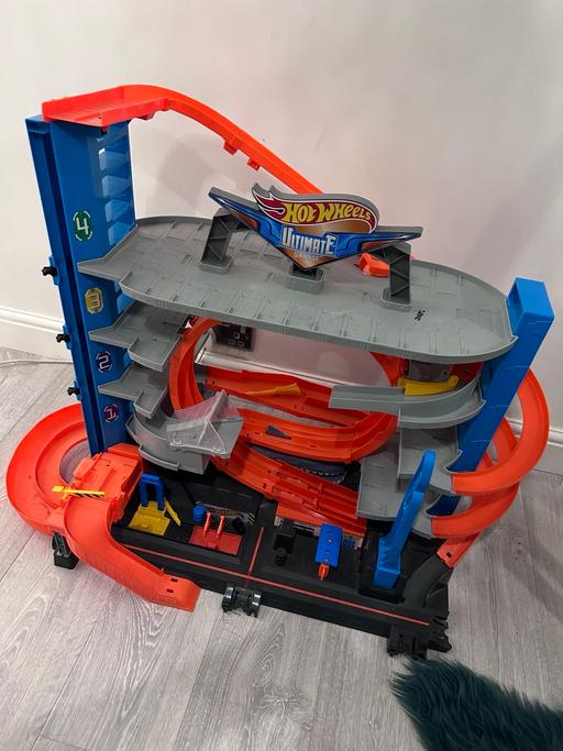 Buy & Sell North London Edmonton - N9 - Photos for Hot Wheels Ultimate Garage