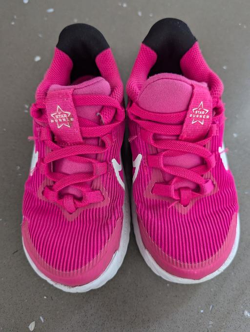 Buy & Sell East London Cranham - East London - Photos for Nike size 8.5 young girls pink trainers