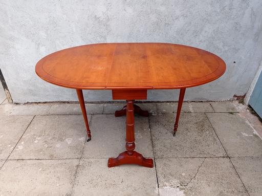 Buy & Sell West Midlands Sandwell - Photos for A Yew Wood Round Dinning Table