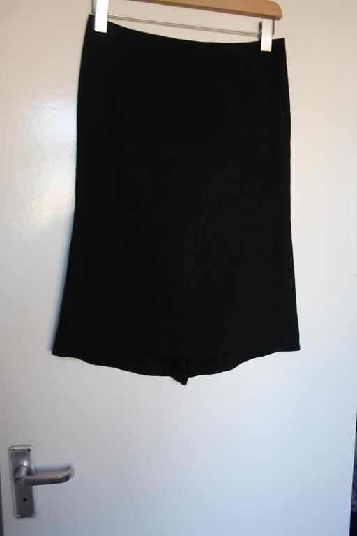 Buy & Sell North West London Chalk Farm - North West London - Photos for Joseph size S black wool skirt