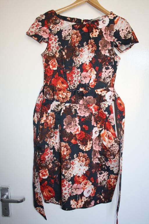 Buy & Sell North West London Chalk Farm - North West London - Photos for Closet size 8 floral print dress