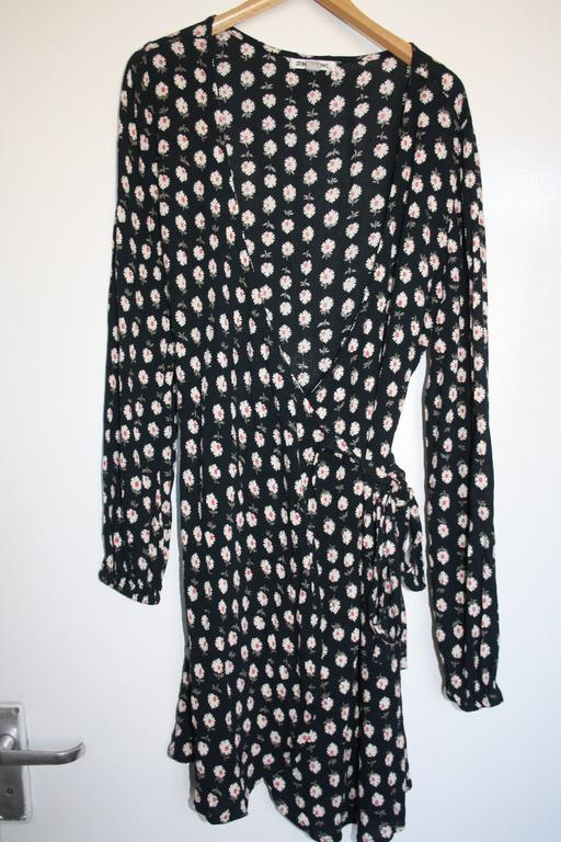 Buy & Sell North West London Chalk Farm - North West London - Photos for Billabong size XS-M floral print wrap dress