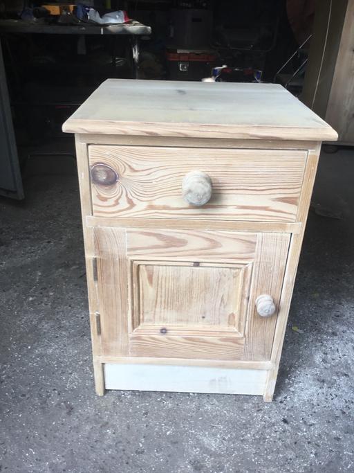 Buy & Sell Surrey Reigate and Banstead - Photos for VINTAGE PINE BEDSIDE CABINET