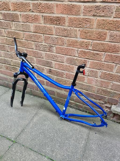 Buy & Sell West Midlands Birmingham - Photos for Pinnacle Mountain hybrid bike Frame 17