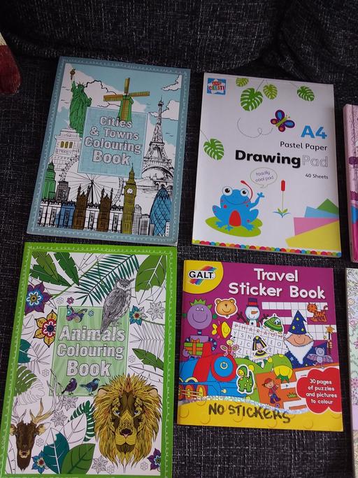 Buy & Sell Devon Teignbridge - Photos for 10 Drawing &Search books childs 1 book SOLD 