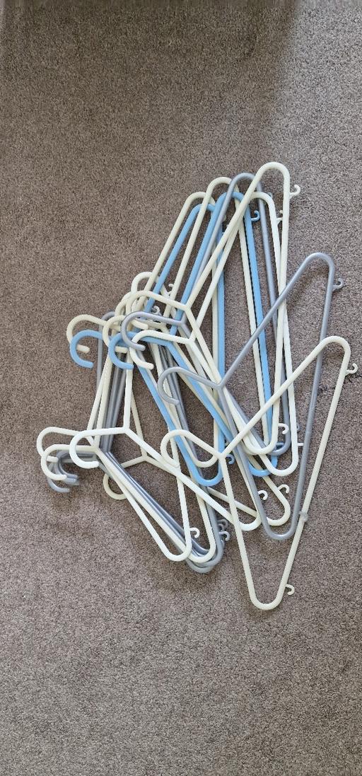 Buy & Sell East London Snaresbrook - East London - Photos for VGC Joblot of Good Quality Hangers x18