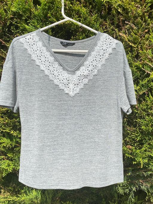 Buy & Sell North Northamptonshire Great Addington - North Northamptonshire - Photos for Basic Grey T Shirt Top with Lace Detail