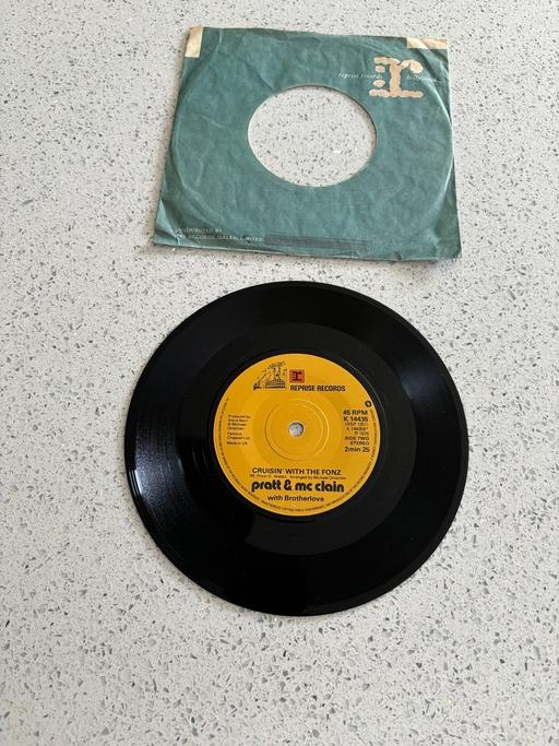 Buy & Sell Wiltshire Swindon - Photos for Happy days theme tune 7 inch vinyl