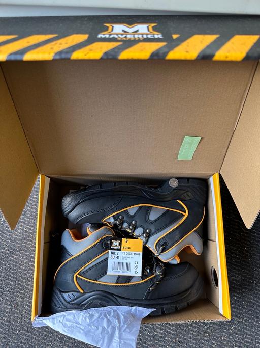 Buy & Sell West Yorkshire Wakefield - Photos for Maverick Solo Safety Hiker Boots (Size 7.)