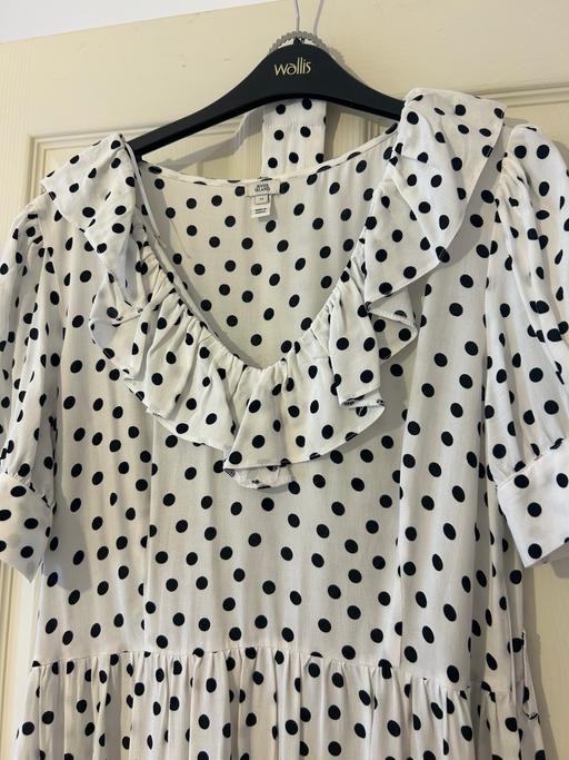 Buy & Sell North London - Photos for River island polka dot dress size 12