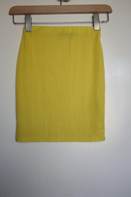 Buy & Sell North West London Chalk Farm - North West London - Photos for prettylittlething size 6 yellow skirt