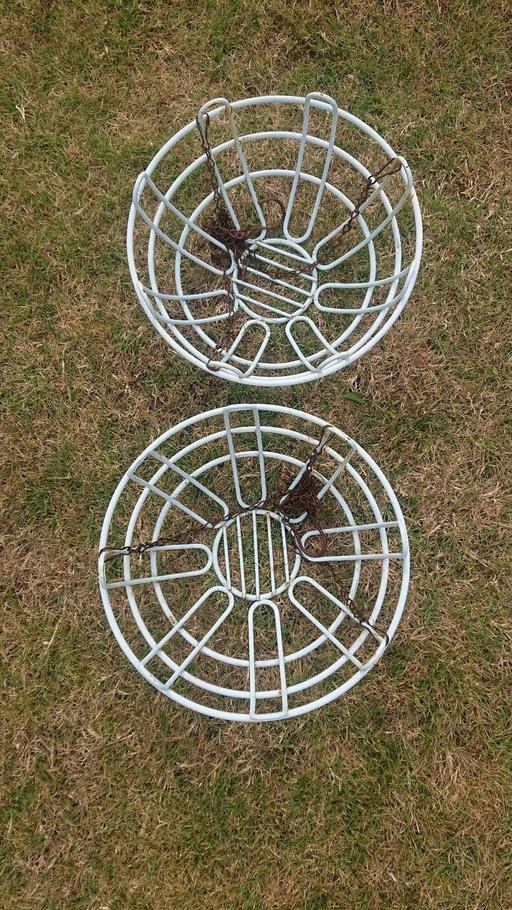 Buy & Sell Lincolnshire North Lincolnshire - Photos for Two small hanging baskets, 24cm