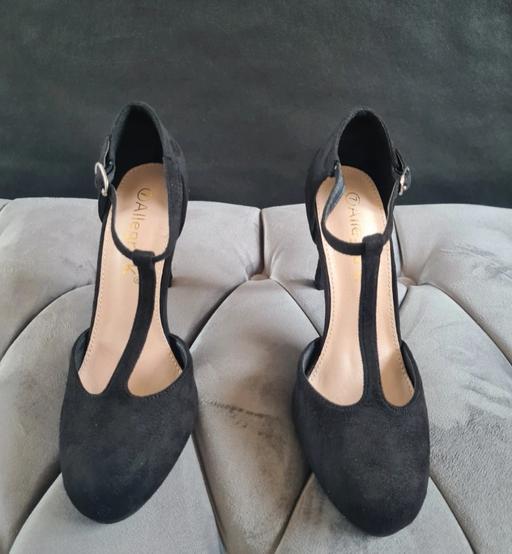 Buy & Sell Staffordshire South Staffordshire - Photos for Size 5 - Stiletto Heel T-Strap Dress Suede