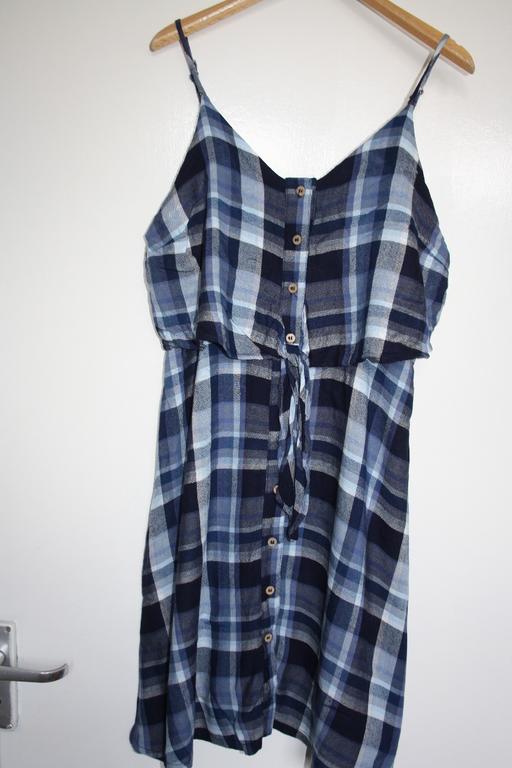 Buy & Sell North West London Gospel Oak - North West London - Photos for Universal thread size M dress