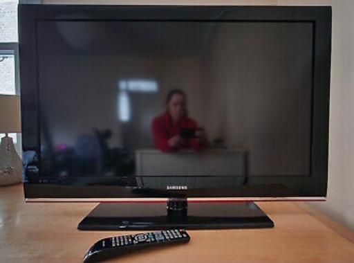 Buy & Sell Kent Maidstone - Photos for Samsung 40 inch tv on stand w remote