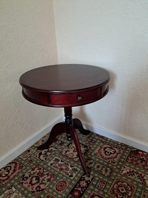 Buy & Sell West Midlands Sandwell - Photos for Antique mahogany round side table