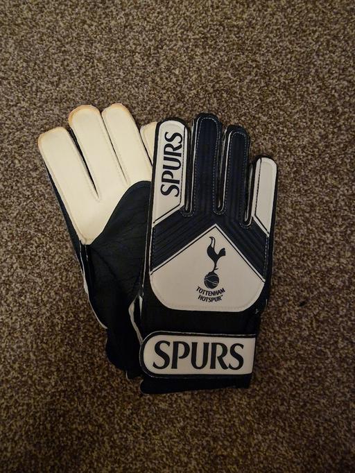 Buy & Sell Buckinghamshire Milton Keynes - Photos for Youth Size Small Tottenham Goalkeeper Gloves