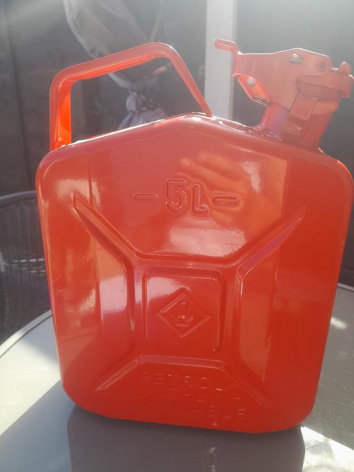 Vehicles Greater Manchester Wigan - Photos for 5ltr red petrol jerry can