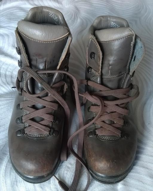 Buy & Sell Derbyshire North East Derbyshire - Photos for Hiking Boots Size 4/37