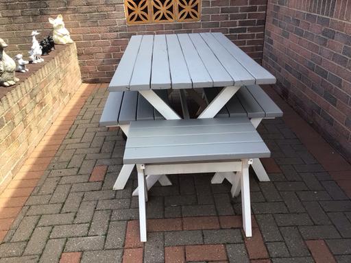 Buy & Sell West Yorkshire Wakefield - Photos for GARDEN TABLE & 4 BENCHES £50