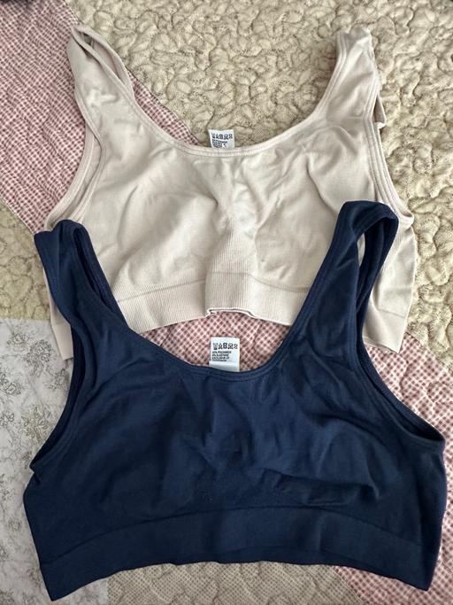 Buy & Sell Hertfordshire Broxbourne - Photos for 2 sport bra size s for £2