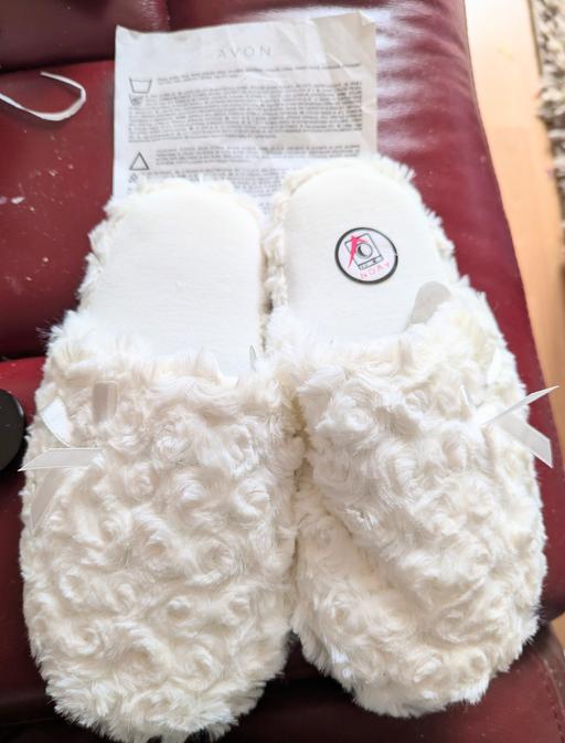 Buy & Sell Blaenau Gwent Georgetown - Blaenau Gwent - Photos for Ladies Avon cream fluffy slippers size 3-4. B