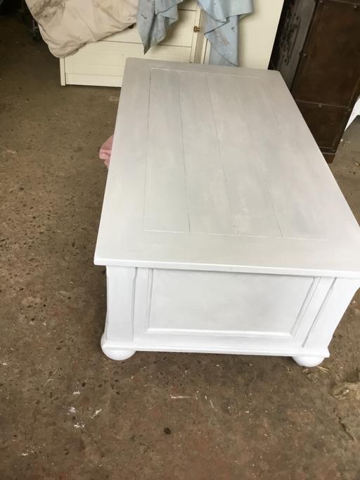 Buy & Sell Surrey Reigate and Banstead - Photos for LARGE COFFEE TABLE