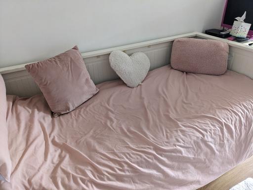 Buy & Sell Leicestershire Charnwood - Photos for IKEA HEMNES DAYBED