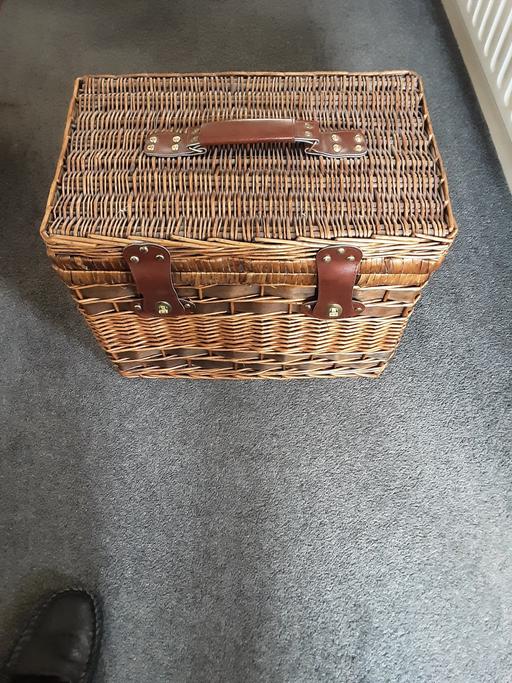 further learning Kent Medway - Kent - Photos for Wicker Picnic Hamper with plates, cutlery etc