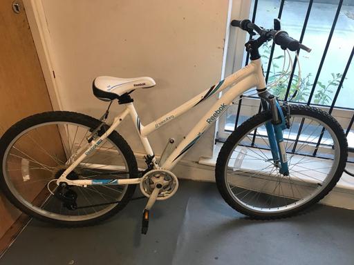 Buy & Sell North London Seven Sisters - North London - Photos for Reebok 26in Bicycle White/Blue