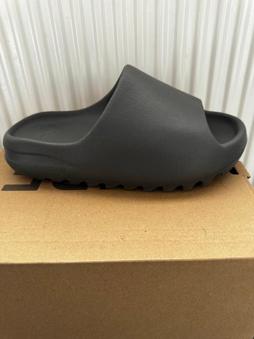 Buy & Sell South East London Bromley - Photos for Yeezy Slides (Unisex)