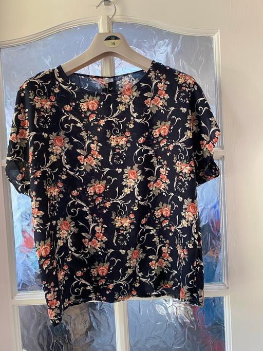 Buy & Sell North Northamptonshire Great Addington - North Northamptonshire - Photos for Vintage Size 14 Black Floral Top