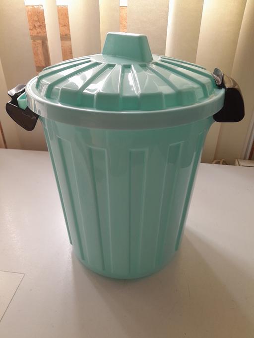 Buy & Sell Staffordshire South Staffordshire - Photos for small bin with lid