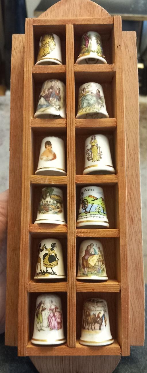 Buy & Sell Merseyside Saint Helens - Photos for collection of 10 thimbles in display case