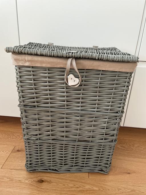 Buy & Sell South West London Clapham - South West London - Photos for Laundry wicker basket with liner grey