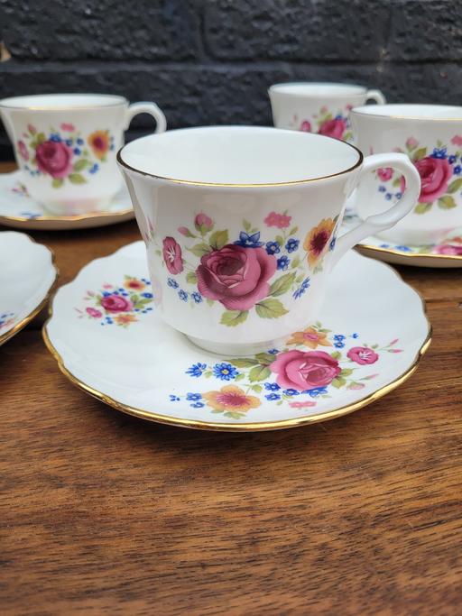 Buy & Sell Warwickshire Nuneaton and Bedworth - Photos for vintage Royal Victoria tea cups and saucers