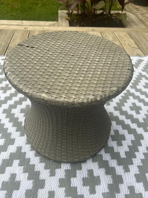 Buy & Sell Essex Basildon - Photos for Small Grey rattan dide coffee table