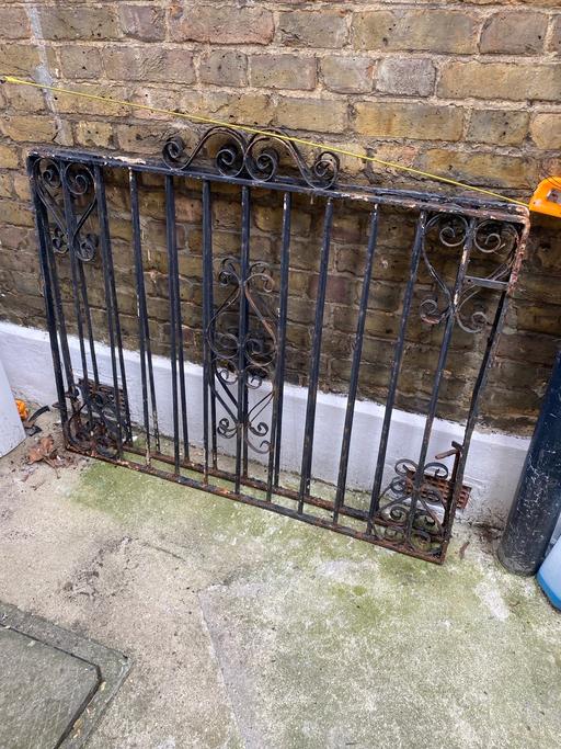 Buy & Sell East London Maryland - East London - Photos for Iron gates set