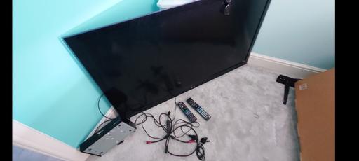 Buy & Sell South West London Merton - Photos for LG 3D monitor/ Panasonic tuner set top box 