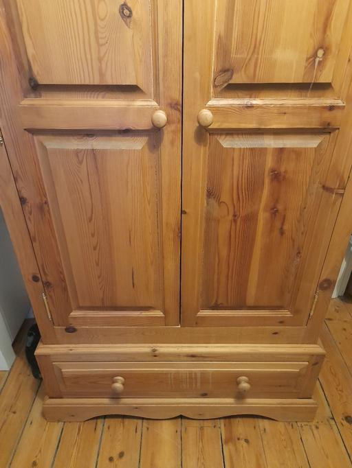 Buy & Sell East London Woodford - East London - Photos for SOLID PINEWOOD WARDROBE