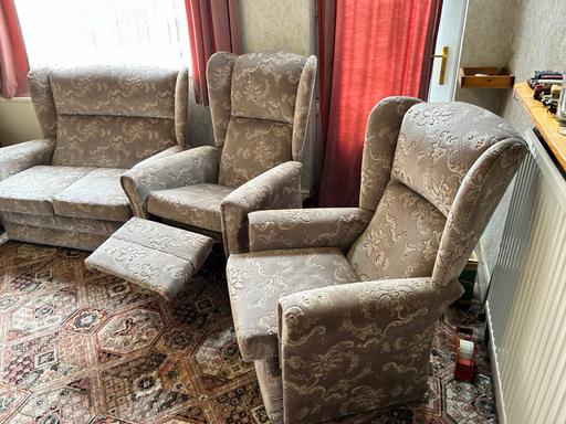 Buy & Sell Derbyshire Bolsover - Photos for Sofa and chairs