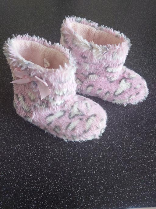 Buy & Sell Leicestershire Charnwood - Photos for Girls pink slipper boots size 8