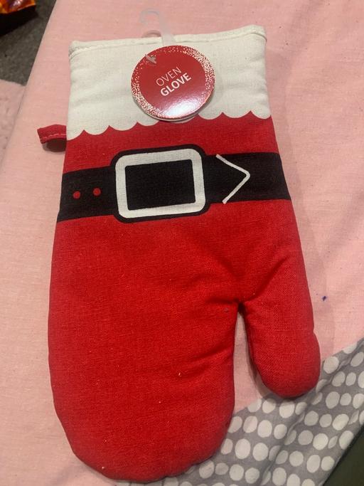 Buy & Sell South Yorkshire Sheffield - Photos for NEW NOVELTY SANTA OVEN GLOVE