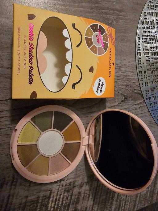 Buy & Sell West Midlands Sandwell - Photos for revolution squishy cookie eyeshadow pallette