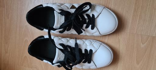 Buy & Sell South East London Croydon - Photos for Ladies Guess Trainers